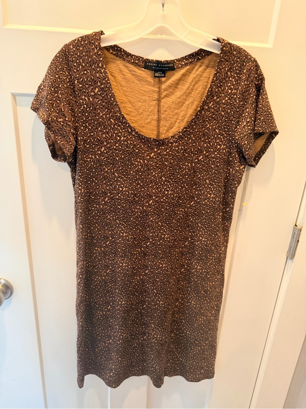 Social Standard by Sanctuary Leopard Print Scoop Neck T-Shirt Dress Small